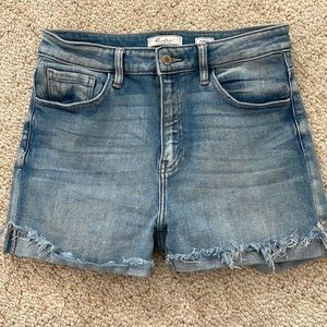 Kurvy extra high rise Kan Can jean shorts size 10/31